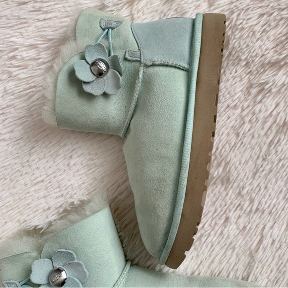 UGG Mini Bailey Button Poppy Boots in Aqua•Size 6 - Picture 4 of 12